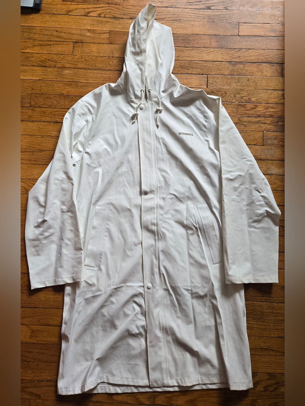 Vetements 18AW Oversized White Hooded Raincoat